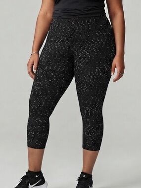 NWT NOLA Black Leggings with Light White Lines Pattern 4X